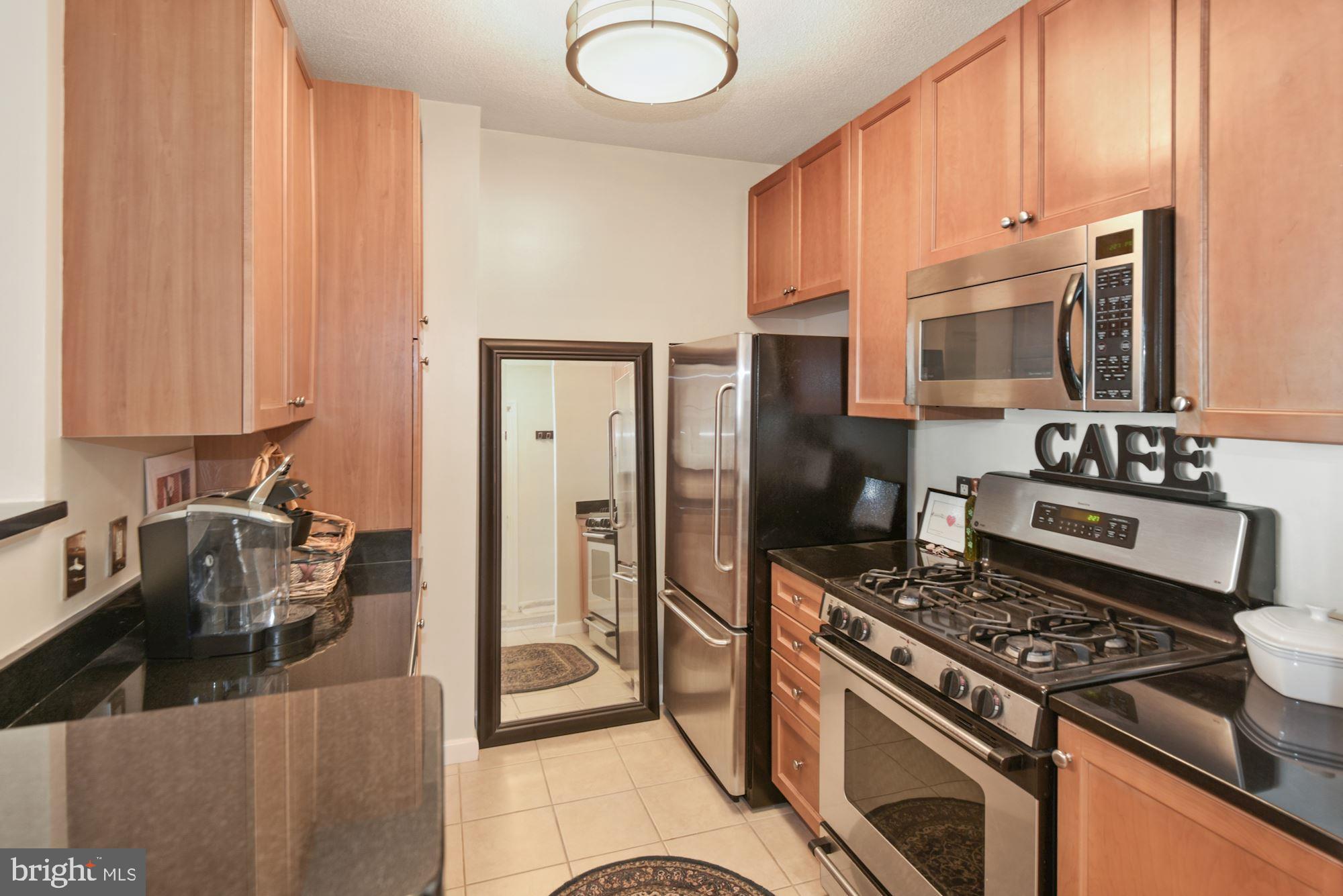 851 North Glebe Road, Unit 1715 Arlington, VA 22203 - Photo 6 of 34 GRANITE COUNTERS & STAINLESS APPLIANCES