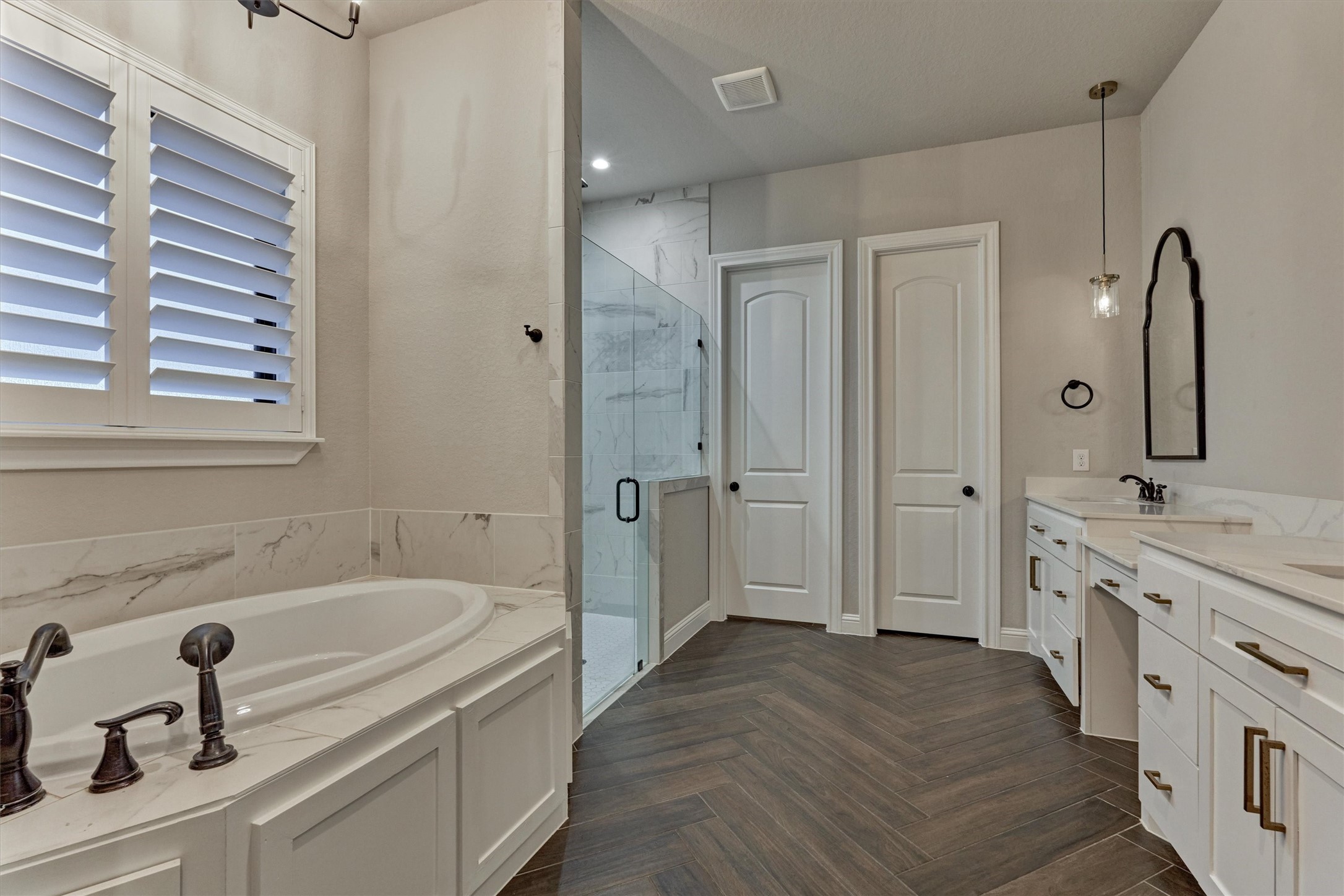 11618 Renaissance Drive Montgomery, TX 77356 - Photo 19 of 48 a spacious bathroom with a tub sink and mirror