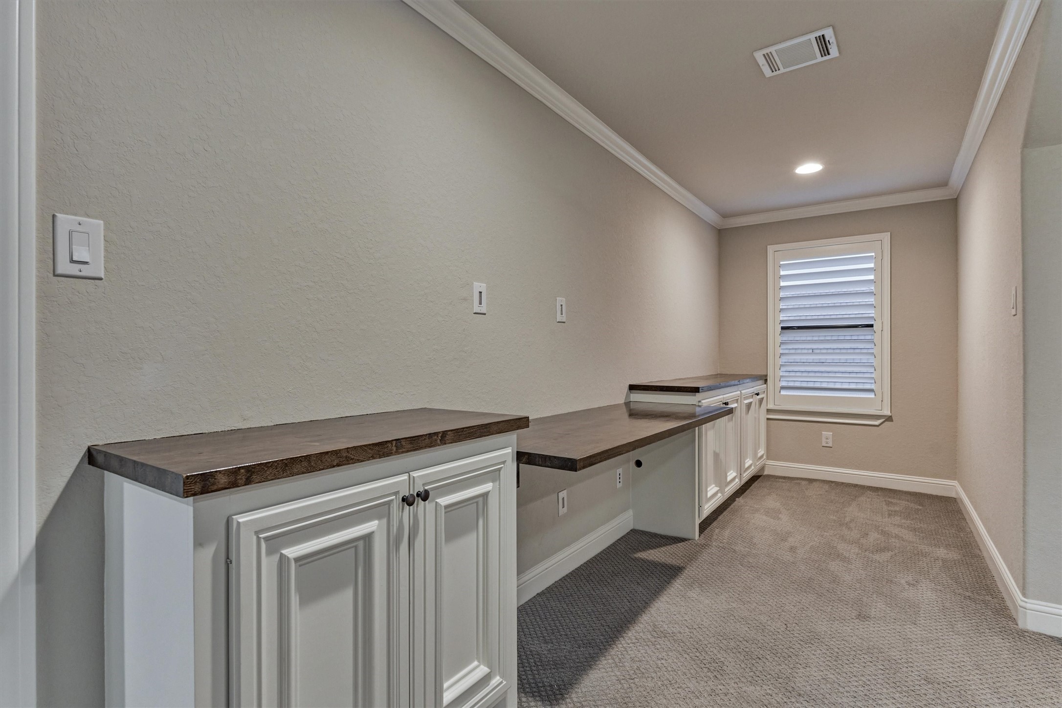 11618 Renaissance Drive Montgomery, TX 77356 - Photo 34 of 48 a kitchen with granite countertop white cabinets and white appliances