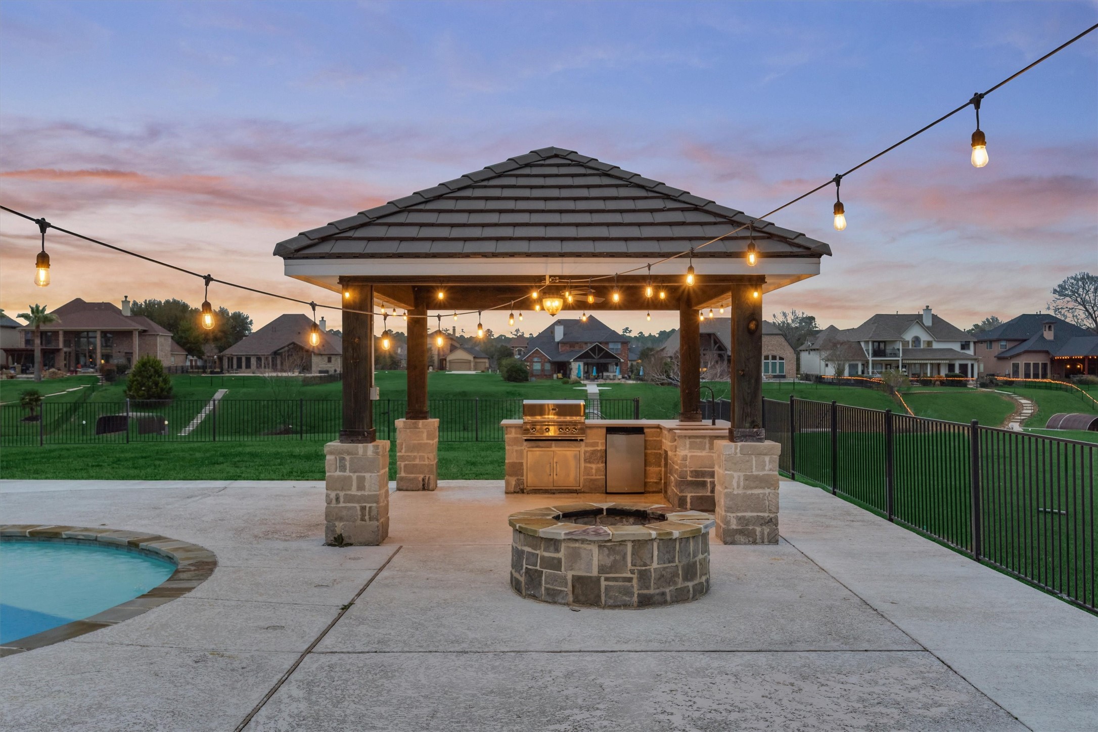 11618 Renaissance Drive Montgomery, TX 77356 - Photo 40 of 48 a view of outdoor space with seating