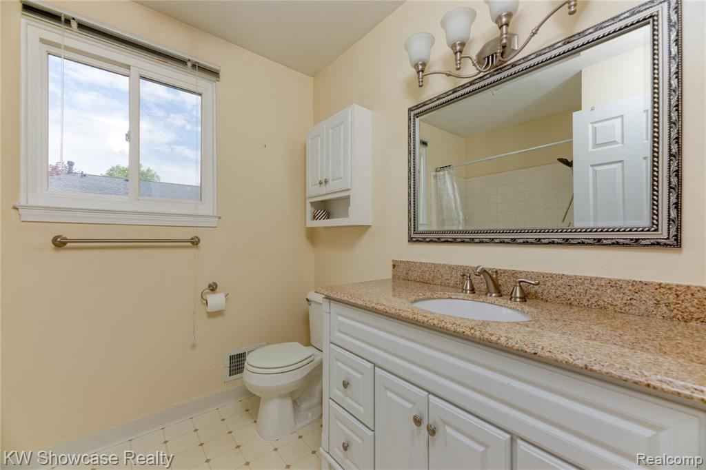 3276 Williamsburg Road Ann Arbor, MI 48108 - Photo 15 of 18
