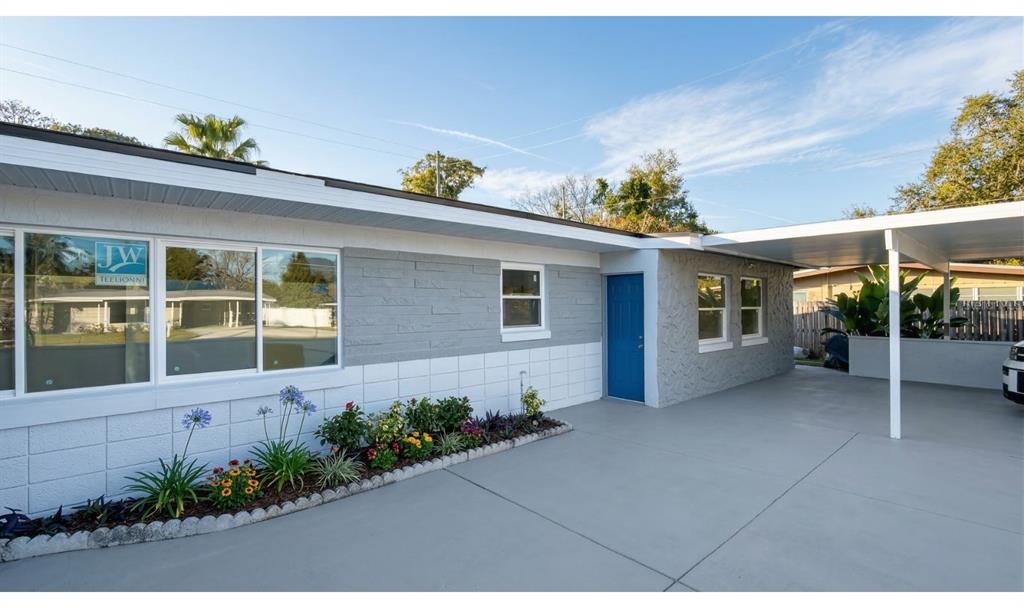 4528 South Shore Road Orlando, FL 32839 - Photo 2 of 2 a house view with a outdoor space