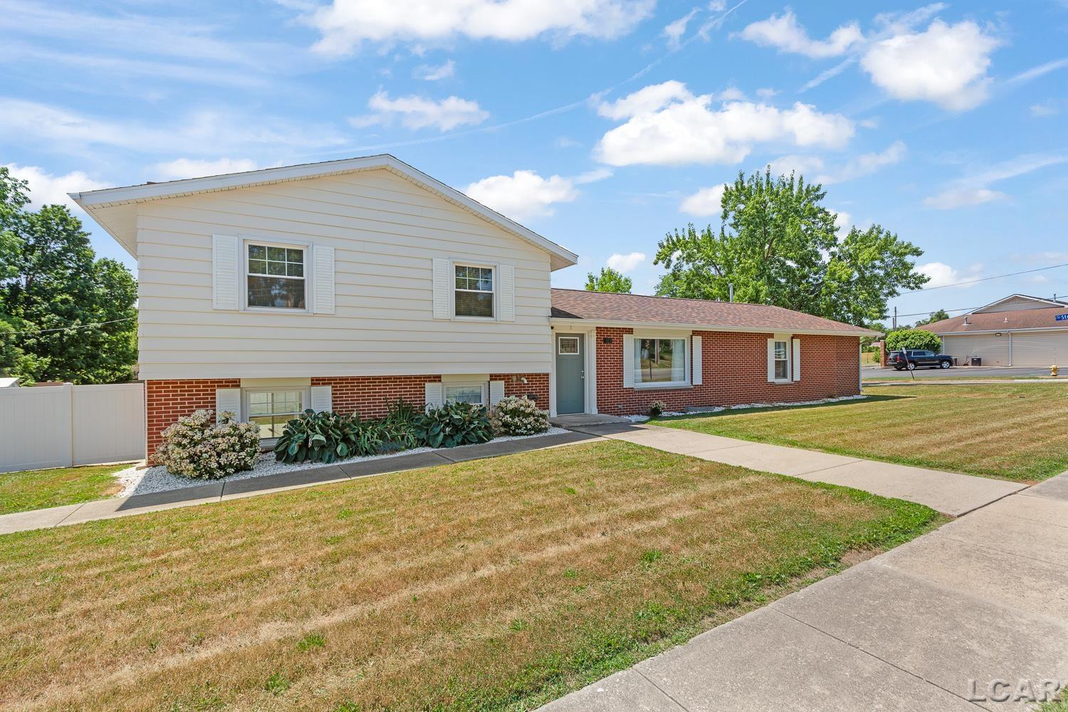 721 Riverside Avenue Adrian, MI 49221 - Photo 3 of 47 50182893-353af9e7-b6ef-44ad-aa36-f6808ab7e749.JPG