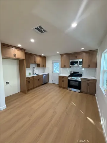 $3,600 | 2215 North Brighton Street, Burbank, CA 91504