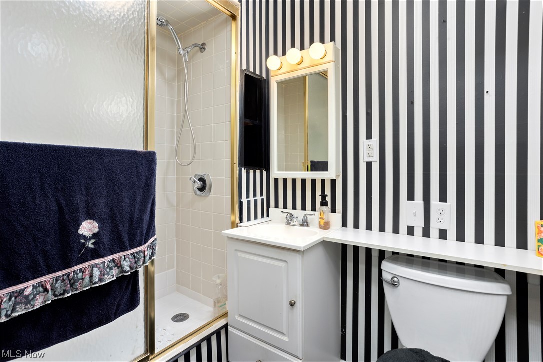 387 Fairfax Road Vermilion, OH 44089 - Photo 21 of 35 Bathroom with a tile shower, vanity with extensive cabinet space, and mirror