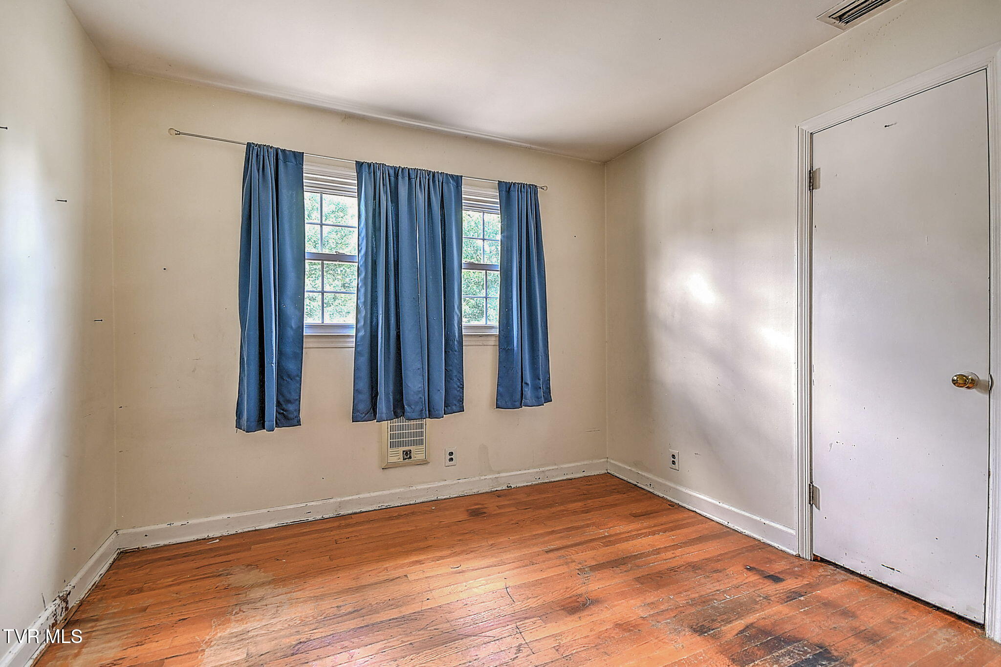 412 South Main Street Elizabethton, TN 37643 - Photo 20 of 34 16-web-or-mls-412 S Main JH-17