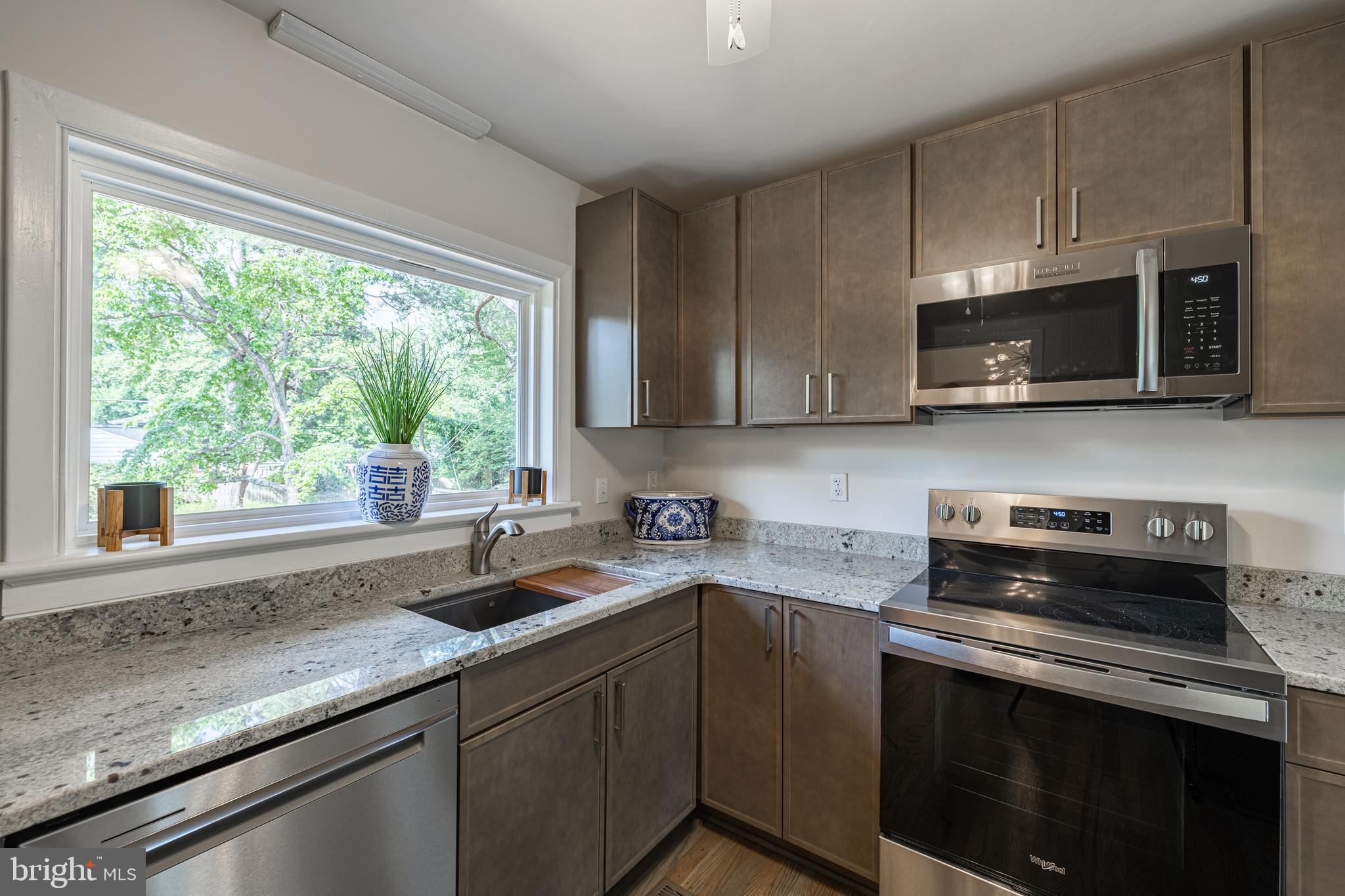 8006 Anoka Road Henrico, VA 23229 - Photo 7 of 36 Gorgeous renovated kitchen