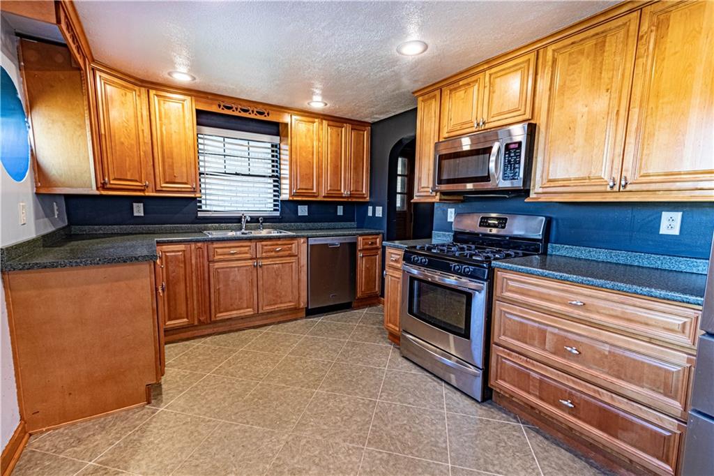336 Coxcomb Hill Road Verona, PA 15147 - Photo 4 of 22 Gallery Image 4