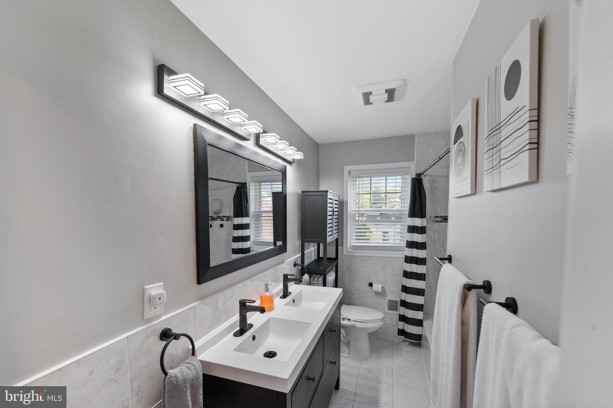 261 East Avon Road Brookhaven, PA 19015 - Photo 25 of 34 a room with furniture and paintings on the wall