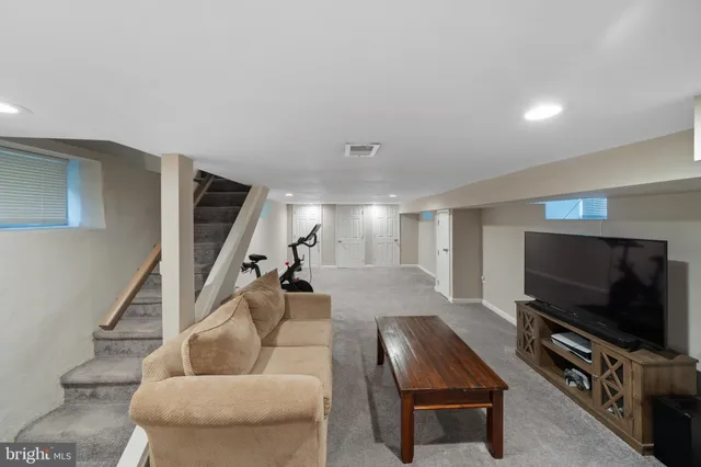 $339,900 | 261 East Avon Road, Brookhaven, PA 19015