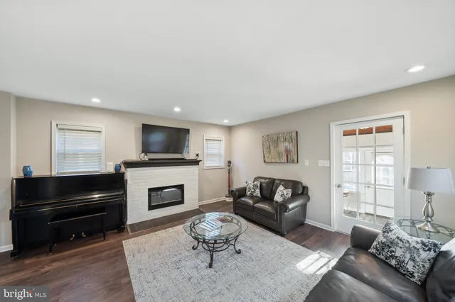 $339,900 | 261 East Avon Road, Brookhaven, PA 19015