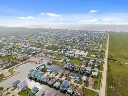 $450,000 | 16708 Cabeza De Vaca, Jamaica Beach, TX 77554