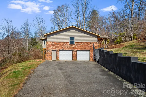 $775,000 | 4 Lynnette Drive, Fairview, NC 28730