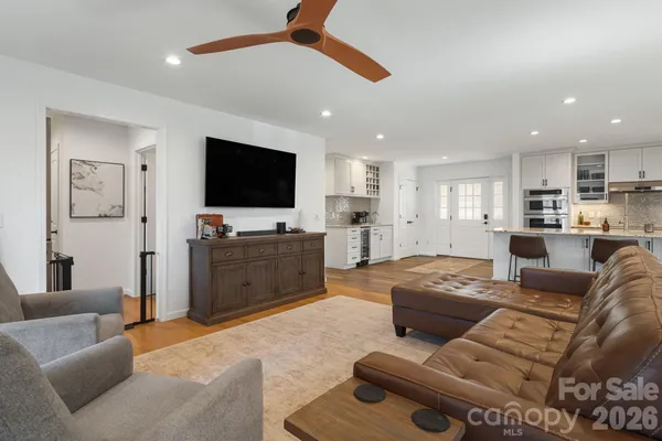 $775,000 | 4 Lynnette Drive, Fairview, NC 28730