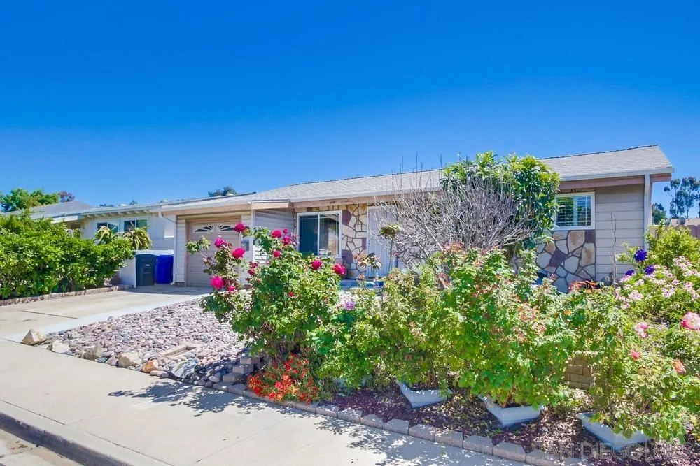 13409 Utopia Road Poway, CA 92064 - Photo 3 of 37 a view of a garage