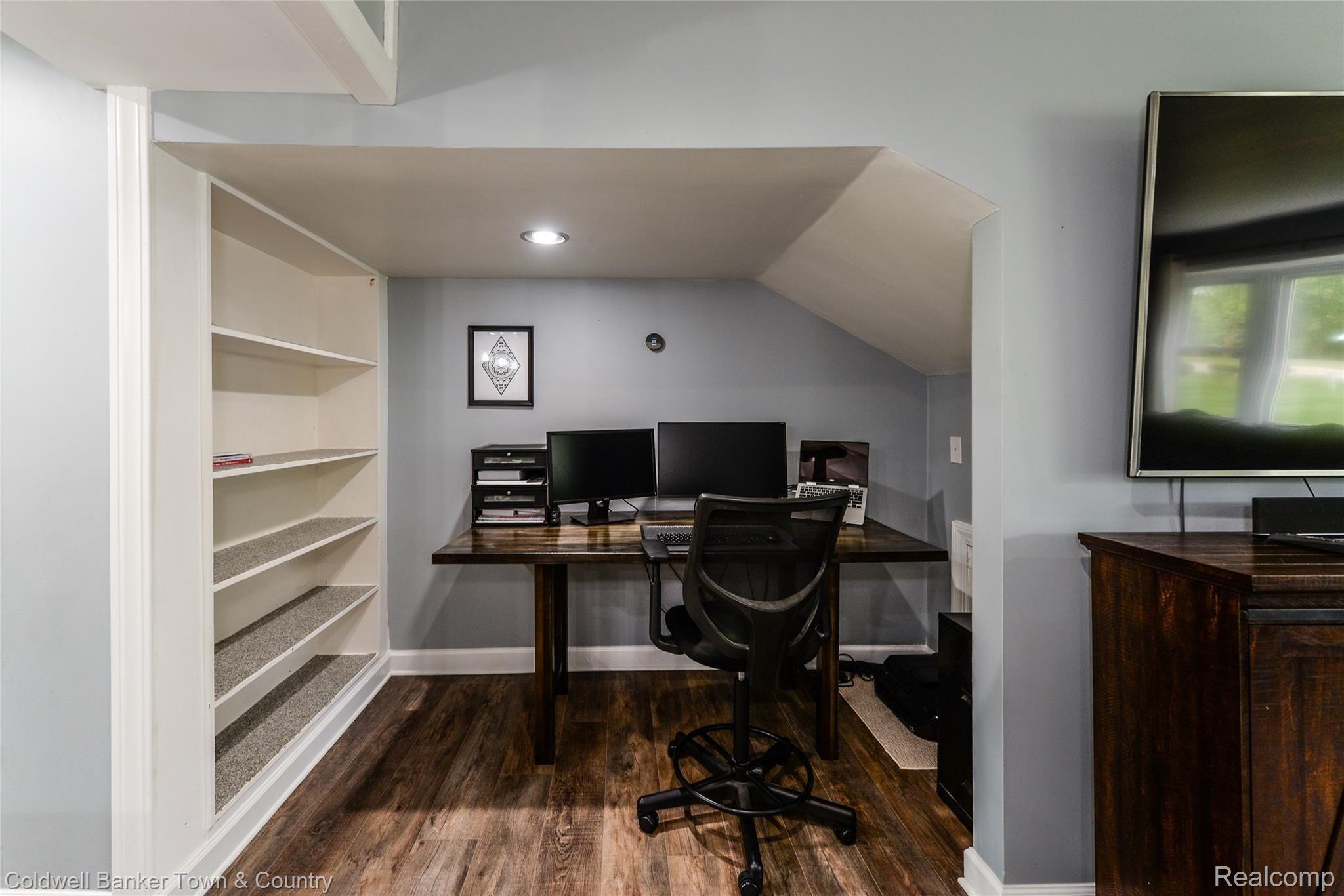 28721 Haas Road New Hudson, MI 48165 - Photo 7 of 28 Study/Office area