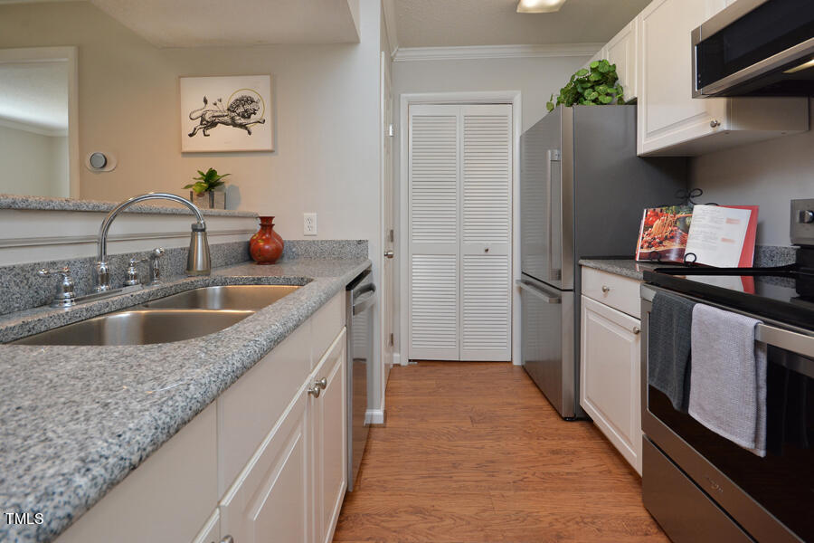3702 Chimney Ridge Place, Unit 105 Durham, NC 27713 - Photo 4 of 32 Kitchen