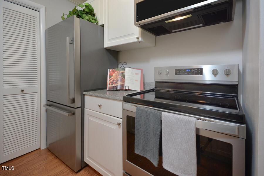 3702 Chimney Ridge Place, Unit 105 Durham, NC 27713 - Photo 5 of 32 Kitchen