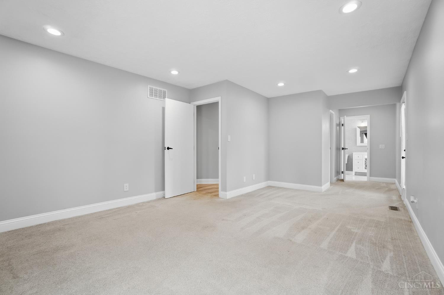 6594 Springdale Road Cincinnati, OH 45247 - Photo 19 of 57