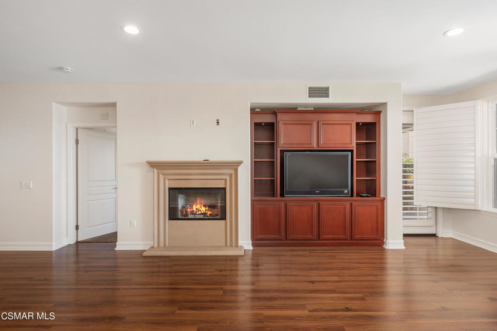 1415 Windshore Way Oxnard, CA 93035 - Photo 30 of 61 a living room with furniture and a fireplace