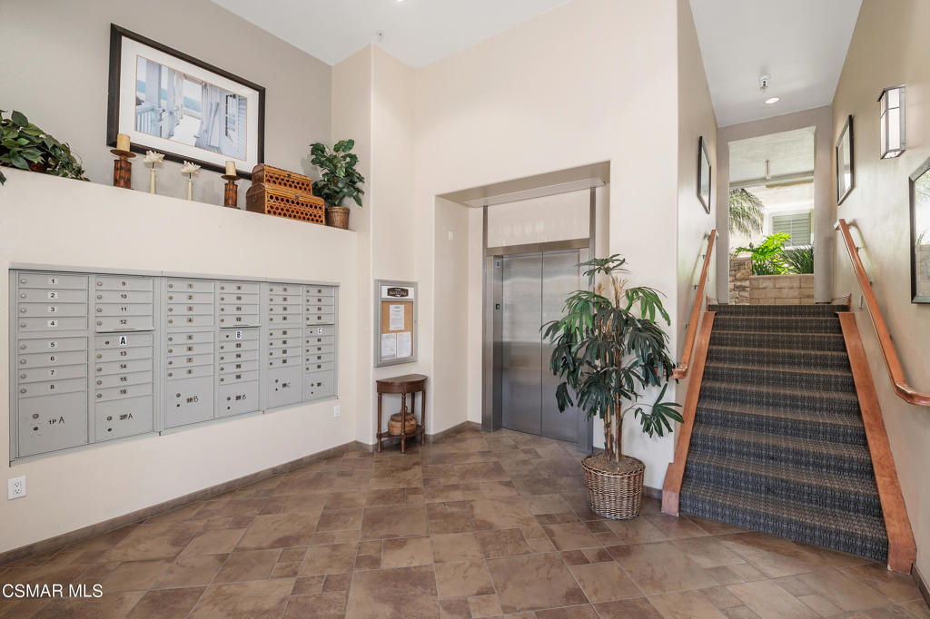 1415 Windshore Way Oxnard, CA 93035 - Photo 9 of 61 a view of entryway and hall