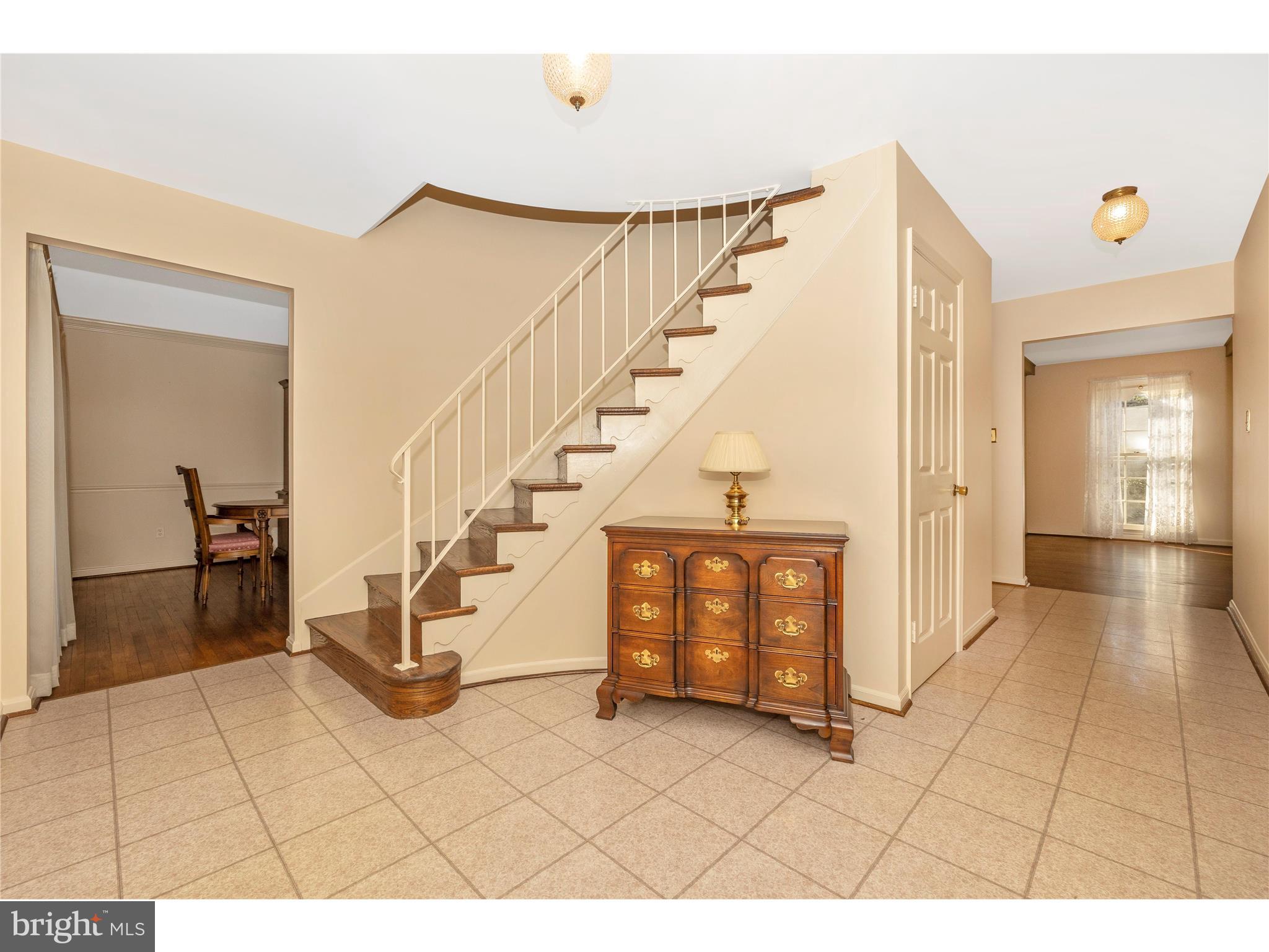 Welcome to the bright and spacious Foyer