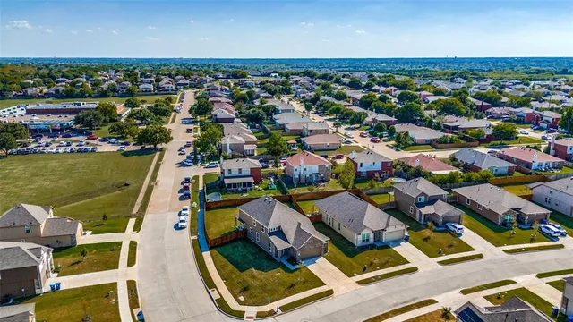 $400,000 | 400 Livingston Drive, DeSoto, TX 75115