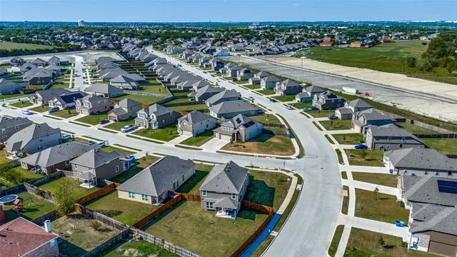 $400,000 | 400 Livingston Drive, DeSoto, TX 75115