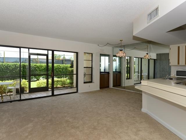 1605 Highway 1, Unit V4103 Jupiter, FL 33477 - Photo 3 of 16 Living room/Dining area