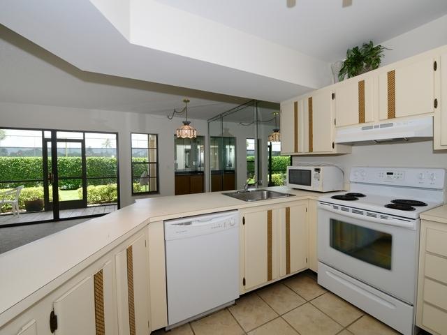1605 Highway 1, Unit V4103 Jupiter, FL 33477 - Photo 5 of 16 Kitchen
