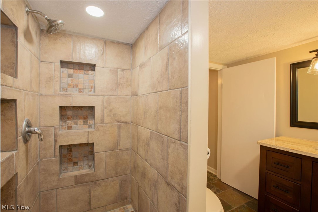 3028 Kendall Road Akron, OH 44321 - Photo 25 of 34