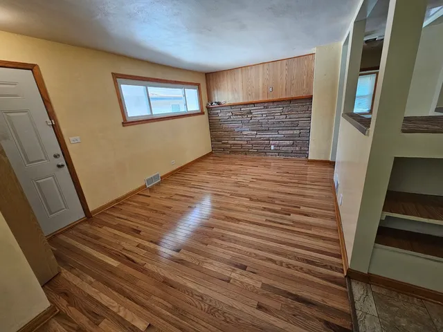 $1,800 | 623 Yeoman Street, Waukegan, IL 60085