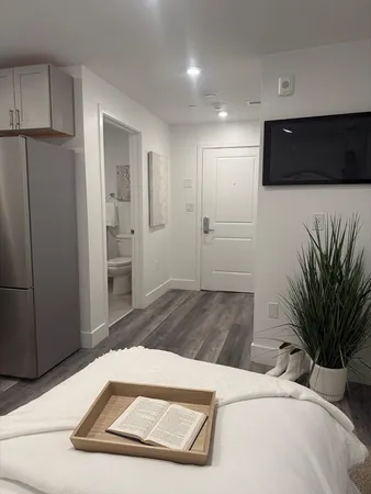 $1,550 | 585 Essex Street, Unit PH 619, Lynn, MA 01901