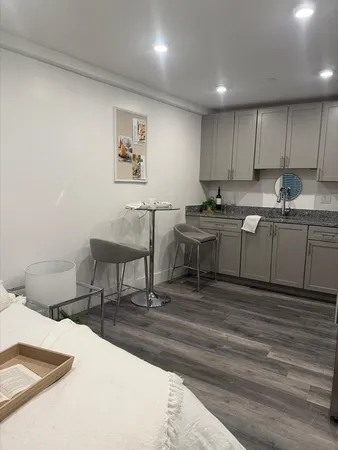 $1,550 | 585 Essex Street, Unit PH 619, Lynn, MA 01901