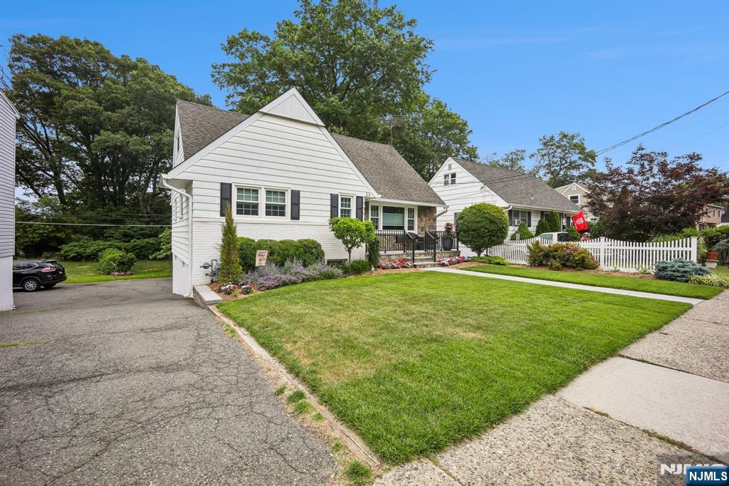 23 Andover Place Bloomfield, NJ 07003 - Photo 3 of 42