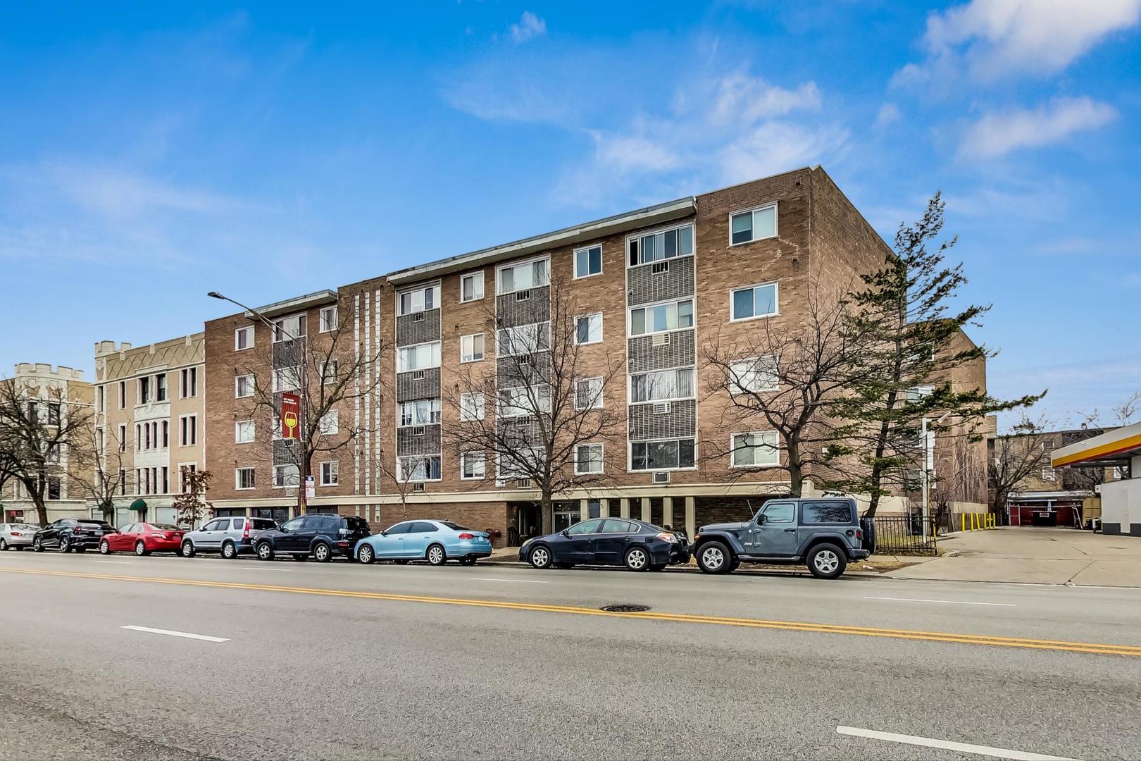 7120 North Sheridan Road, Unit 516 Chicago, IL 60626 - Photo 1 of 6 a city street lined with buildings and cars