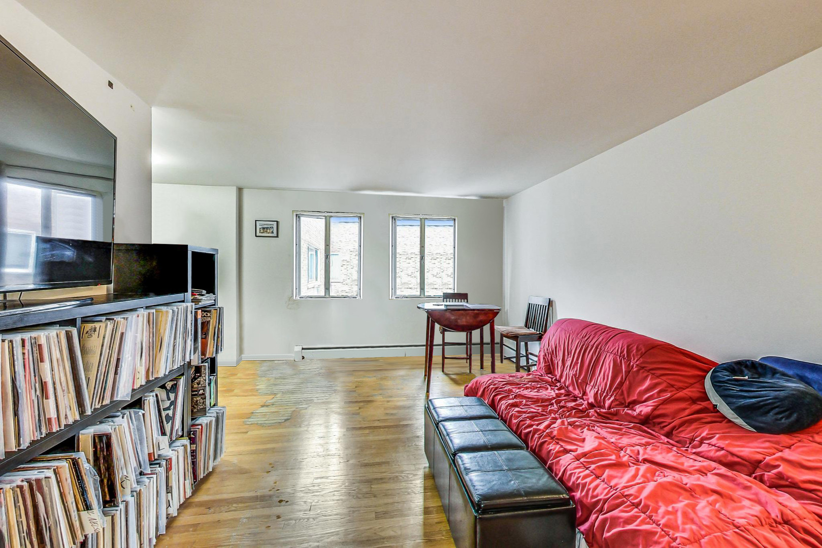 7120 North Sheridan Road, Unit 516 Chicago, IL 60626 - Photo 3 of 6 a living room with furniture fireplace and a flat screen tv