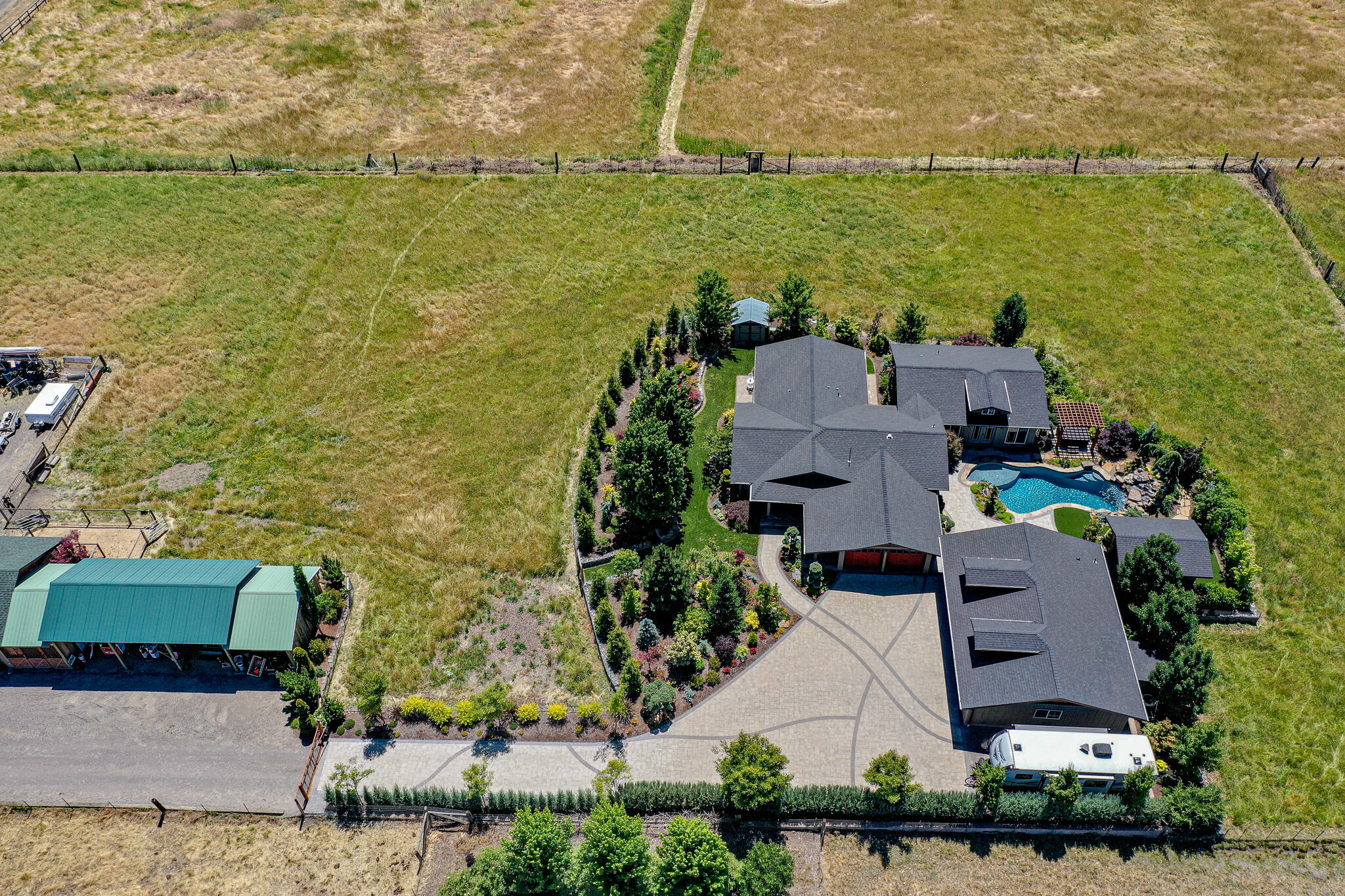 998 West Justice Road Central Point, OR 97502 - Photo 8 of 61 DJI_0939