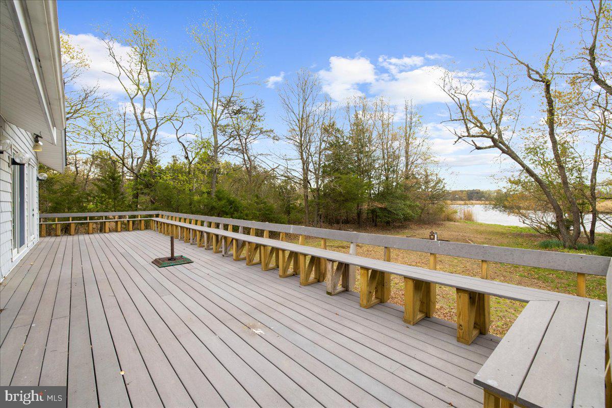 26889 Morgnec Road Chestertown, MD 21620 - Photo 20 of 32 a view of balcony with furniture