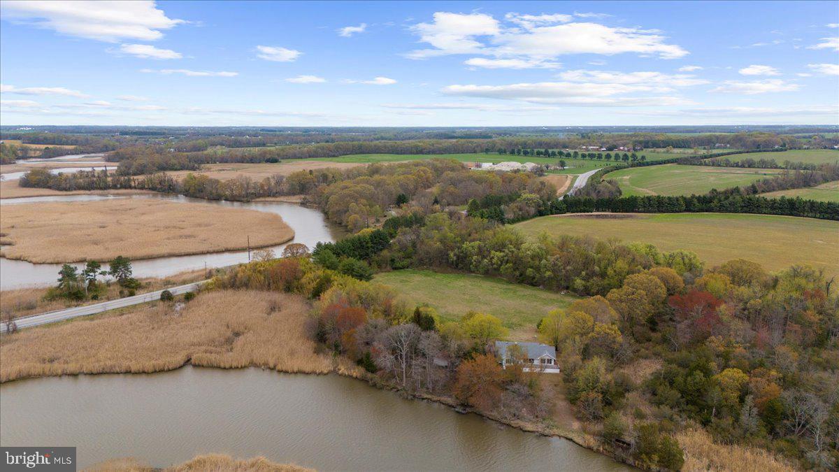 26889 Morgnec Road Chestertown, MD 21620 - Photo 27 of 32 a view of an ocean and beach
