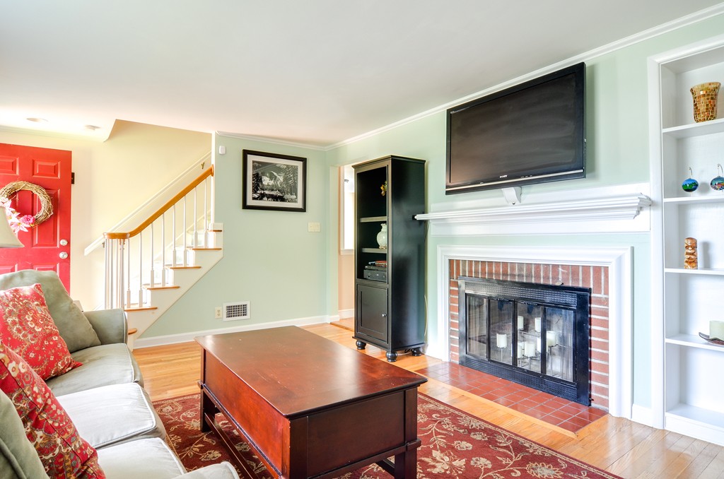 8 Croydon Road Framingham, MA 01702 - Photo 5 of 25 Gallery Image 5