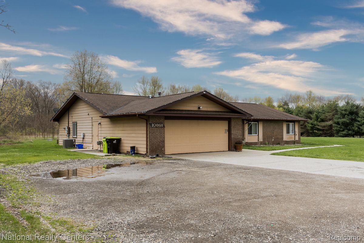 10868 Hibner Road Hartland, MI 48353 - Photo 8 of 36 Gallery Image 8
