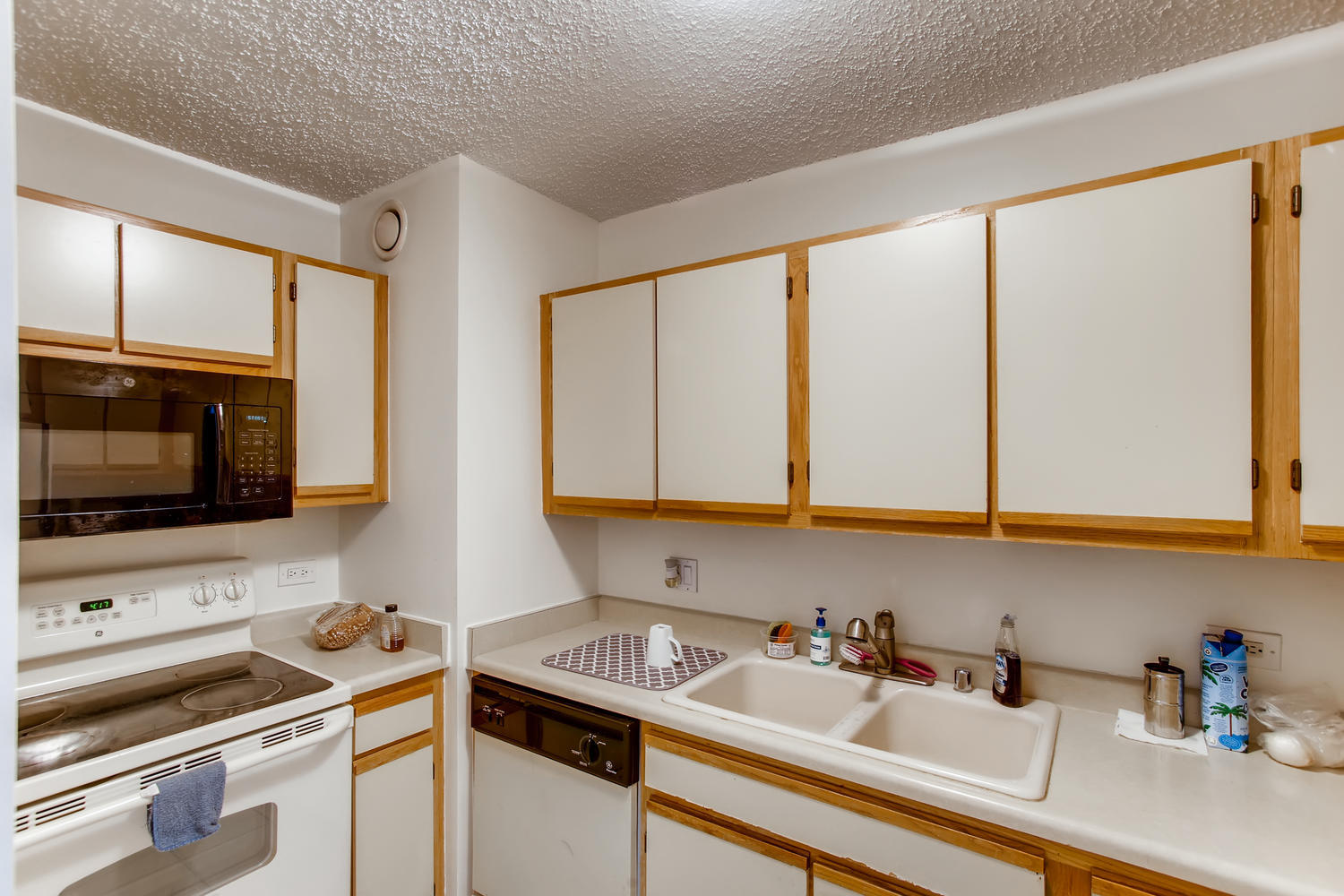 1122 North Clark Street, Unit 2209 Chicago, IL 60610 - Photo 7 of 11 a kitchen with a sink and a stove top oven