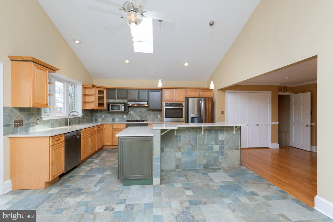 12 Croftley Road Lutherville-Timonium, MD 21093 - Photo 14 of 38 Slate-like cermaic tile