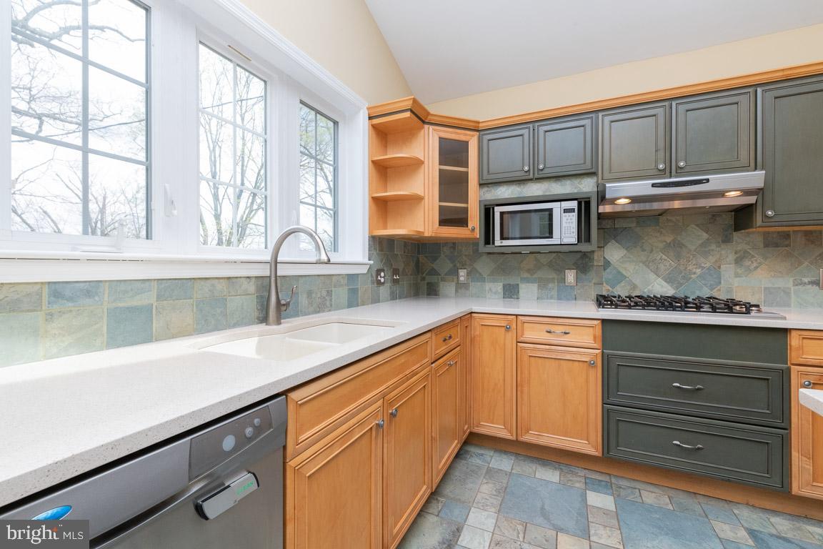 12 Croftley Road Lutherville-Timonium, MD 21093 - Photo 16 of 38 quartz countertops
