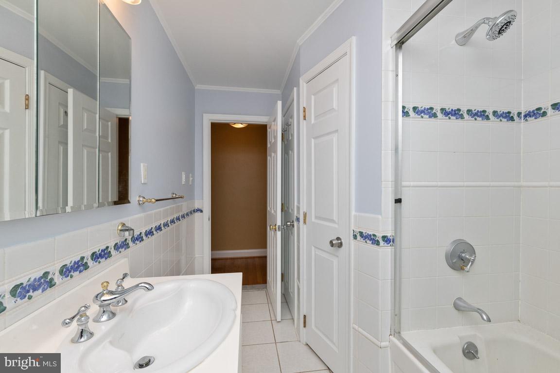 12 Croftley Road Lutherville-Timonium, MD 21093 - Photo 19 of 38 Hall Bath