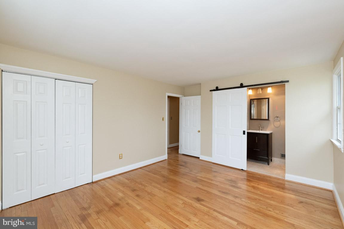 12 Croftley Road Lutherville-Timonium, MD 21093 - Photo 6 of 38 Master bath