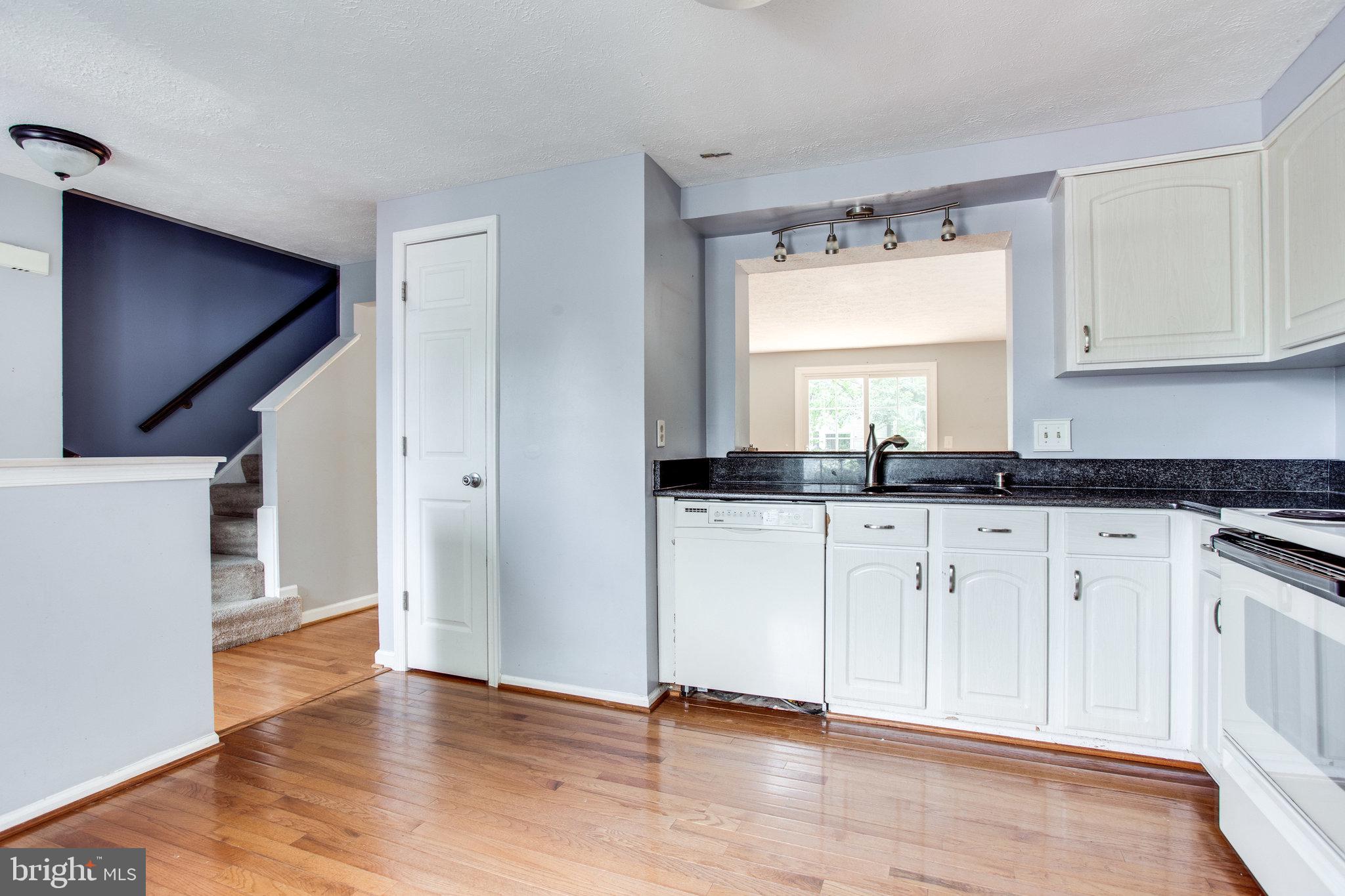 1683 Bayfield Way Reston, VA 20194 - Photo 5 of 43