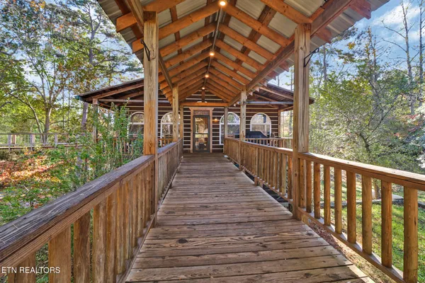 $625,000 | 698 Boone Ridge Road, Jamestown, TN 38556