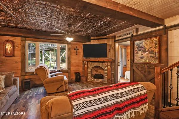 $625,000 | 698 Boone Ridge Road, Jamestown, TN 38556